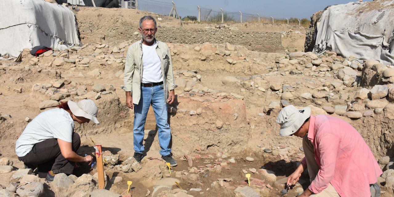 Yeşilova Höyüğü'nde 8 Bin 200 Yıllık Atölye