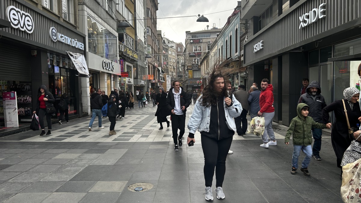 Trabzon'da şiddetli fırtına etkili oldu