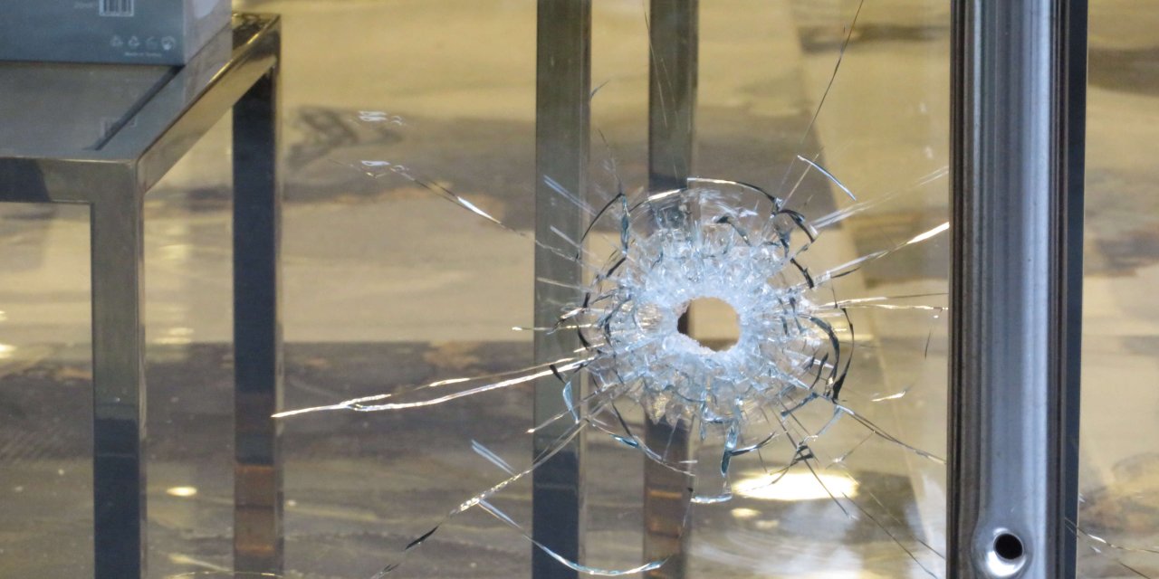 Ece Ronay'ın Güzellik Merkezi Kurşunlandı