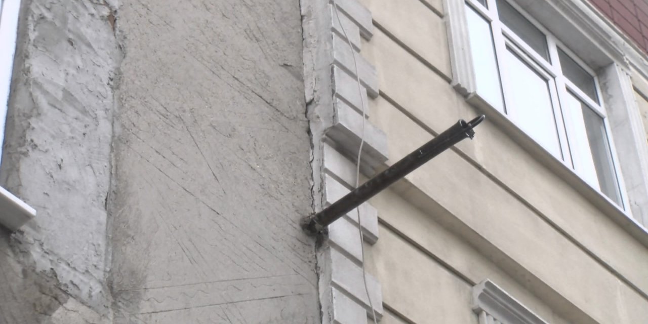 Küçükçekmece'de Deprem Sonrası Hasar İhbarı Yapılan Binada İnceleme