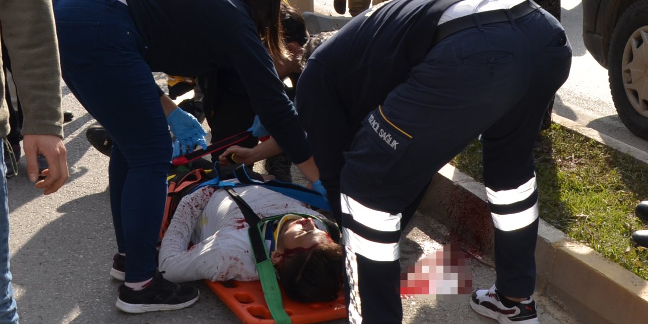 Kazada Karşı Şeride Savrulup, Kamyonun Altında Kalan Motosikletli Hayatını Kaybetti