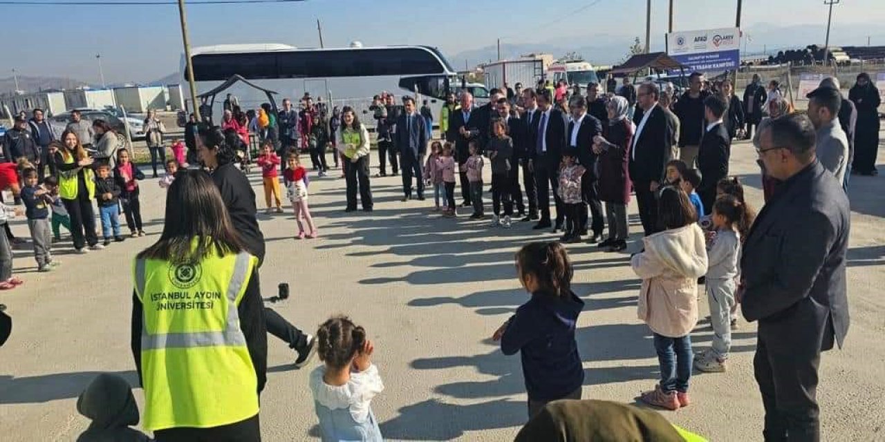 Tbmm Çocuk Hakları Komisyonu Heyeti, Depremin Vurduğu Nurdağı'nda İncelemede Bulundu