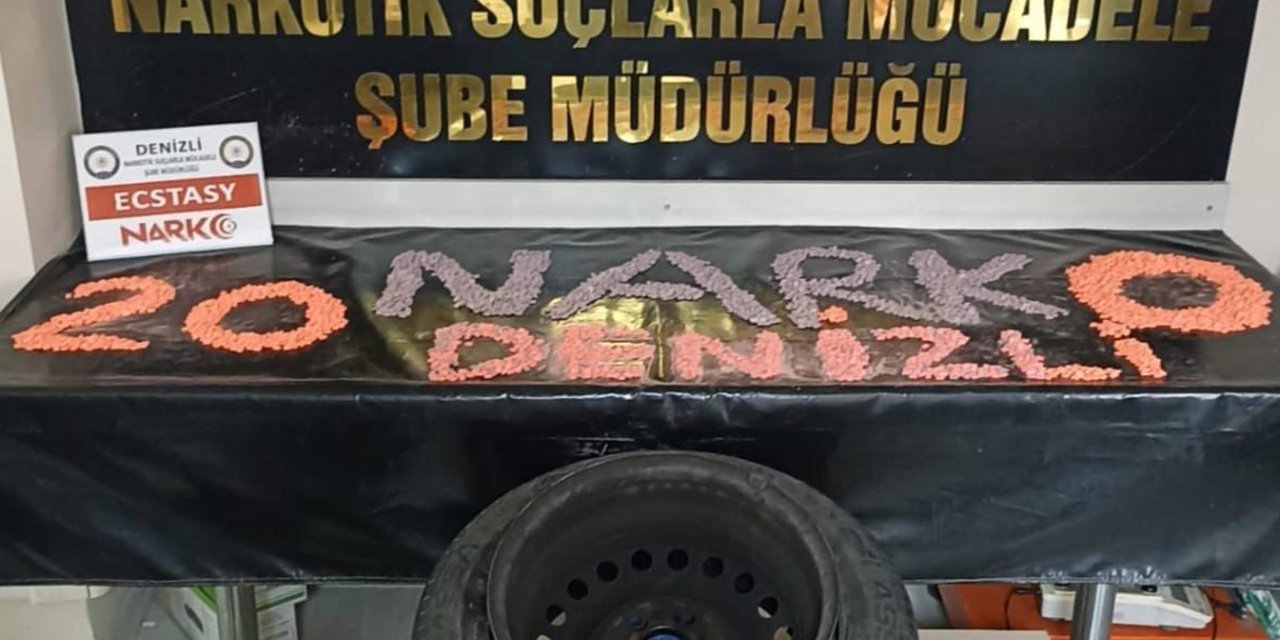 Otomobilin Stepnesinde 4 Bin 980 Ecstasy Hap İle Yakalanıp, Tutuklandı