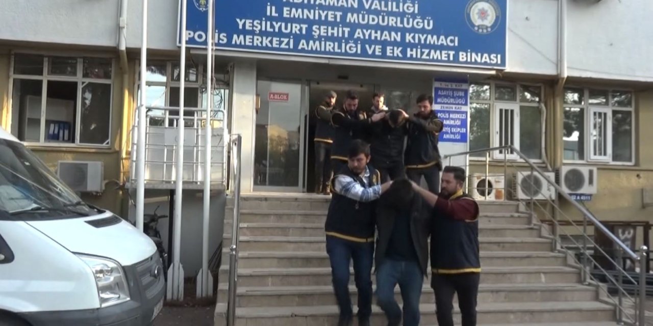 Adıyaman’da Cadde Ortasında Kavga Kamerada