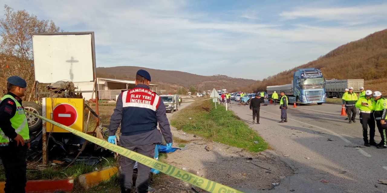 Samsun’da Otomobil Yolcu Otobüsüyle Çarpıştı; 2 Ölü, 3 Yaralı