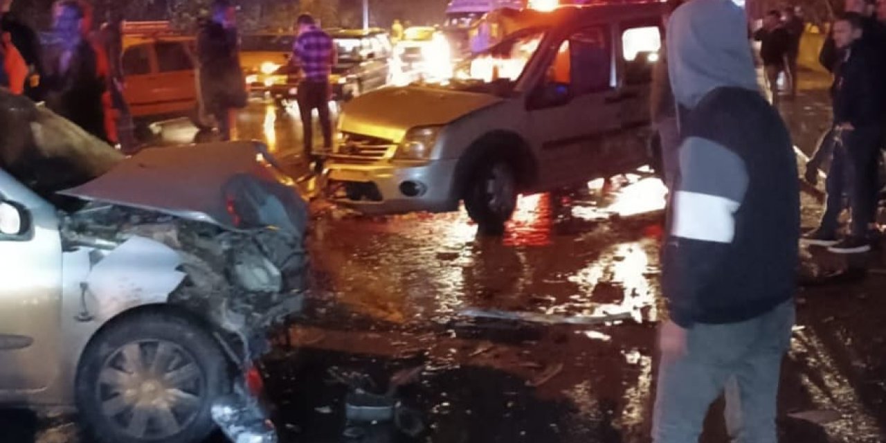 Sakarya'da Zincirleme Kaza Kamerada: 4 Yaralı
