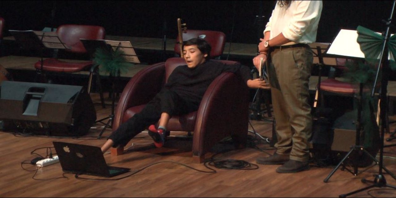 Serebral Palsi Hastası Ays, Ayaklarıyla Yazdığı Kitapta Kendi Hikayesini Anlattı