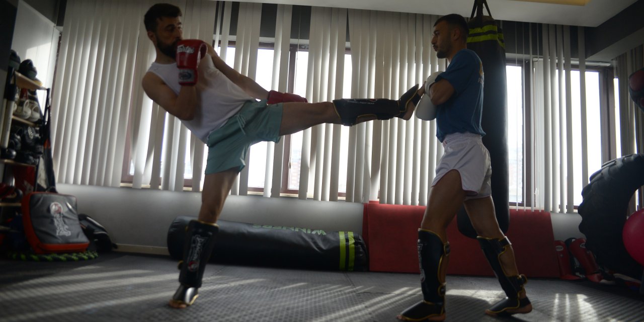Kick Boksta Dünya Ve Avrupa Şampiyonu Olan Kardeşler: Birbirimizi Döve Döve Şampiyon Olduk