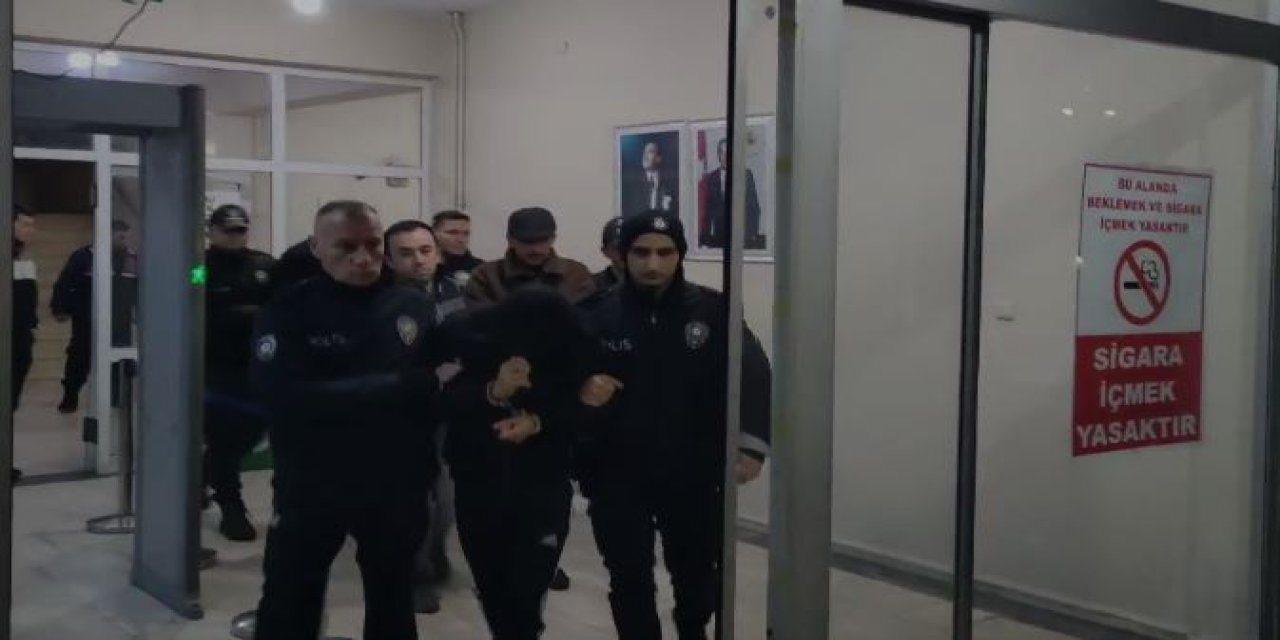 Otomobilde 4 Bin 518 Uyuşturucu Hap Gele Geçirildi: 4 Tutuklama