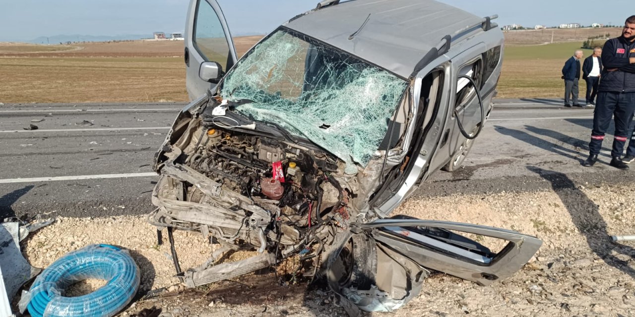 Siirt'te 3 Aracın Karıştığı Kaza; Tır Şoförü Öldü, 1'i Ağır 2 Yaralı