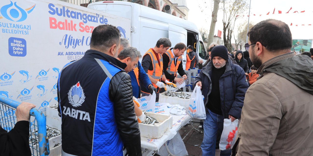 Sultangazi'de Vatandaşlara 3 Buçuk Ton Balık Dağıtıldı