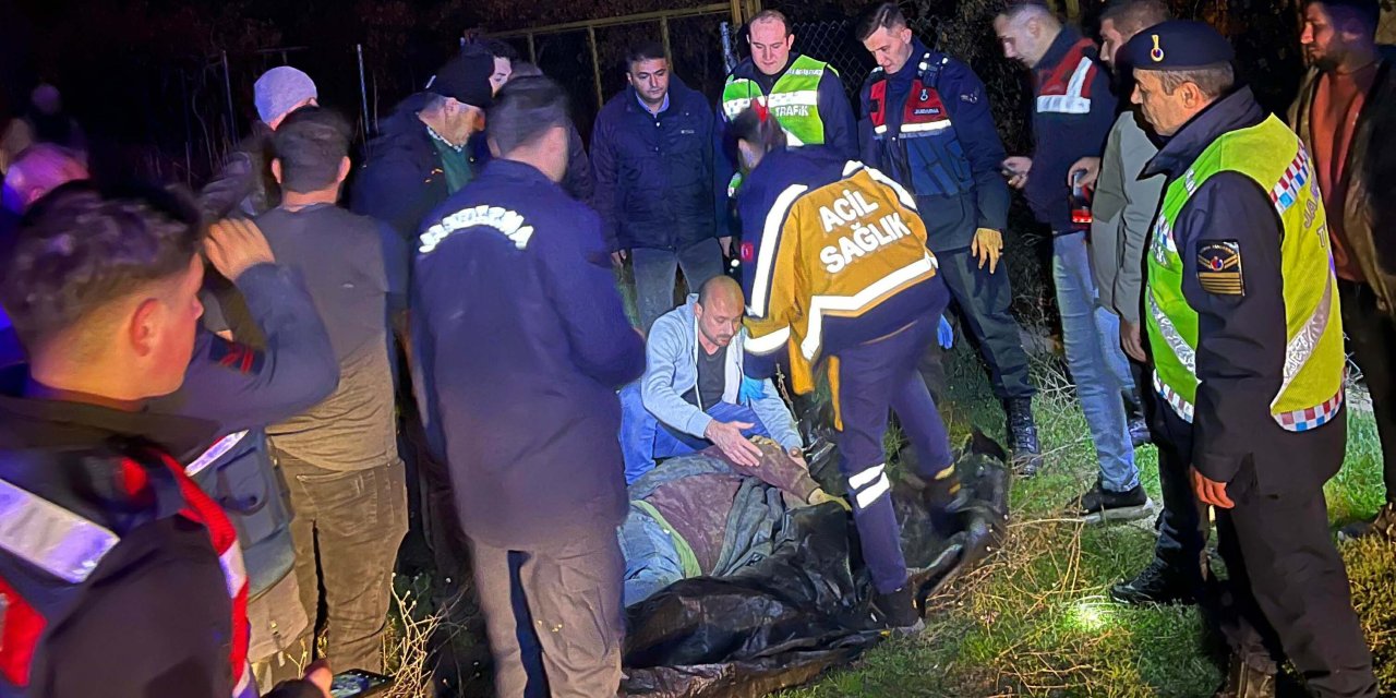 Kayıp Olarak Aranan Çiftçi, Traktörü Devrilmiş Olarak Yaralı Bulundu; Hastanede Öldü