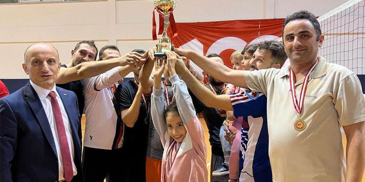 Çayeli'de okullar arası voleybol turnuvası düzenlendi