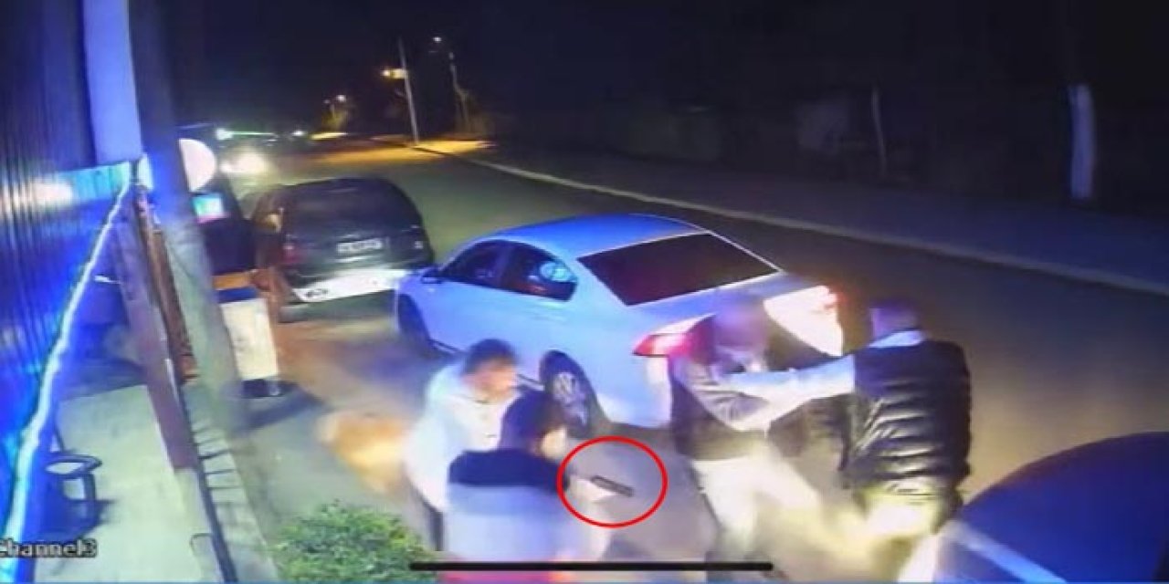 Tartıştığı Husumetlisi İle Araya Gireni Tabanca İle Vurdu; 2 Yaralı