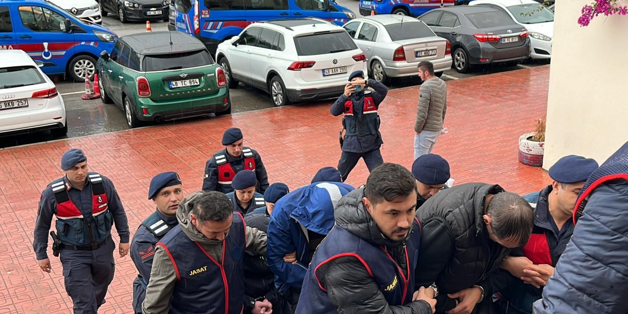 Bodrum'da 81 Kaçak Göçmen İle 10 Organizatör Yakalandı (2)