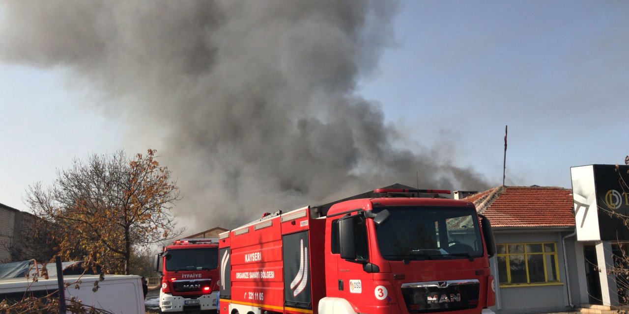 Kayseri'de Mobilya Fabrikasında Yangın