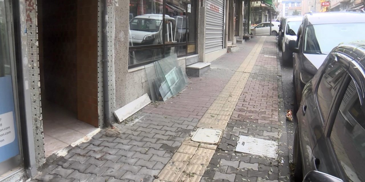 Gaziosmanpaşa'da Arkadaşını Boğazından Bıçakladı