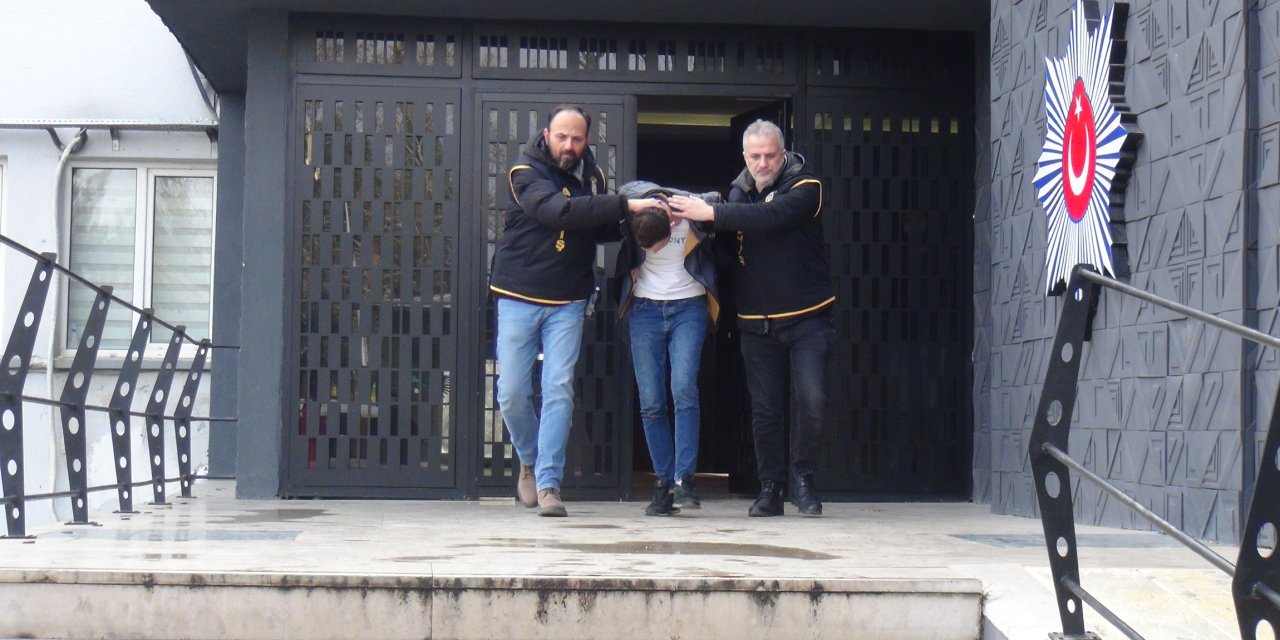 Kar Maskesiyle Gelip Bilezik Fiyatı Sorduğu Kuyumcuyu Soydu, Ormanda Yakalandı (2)