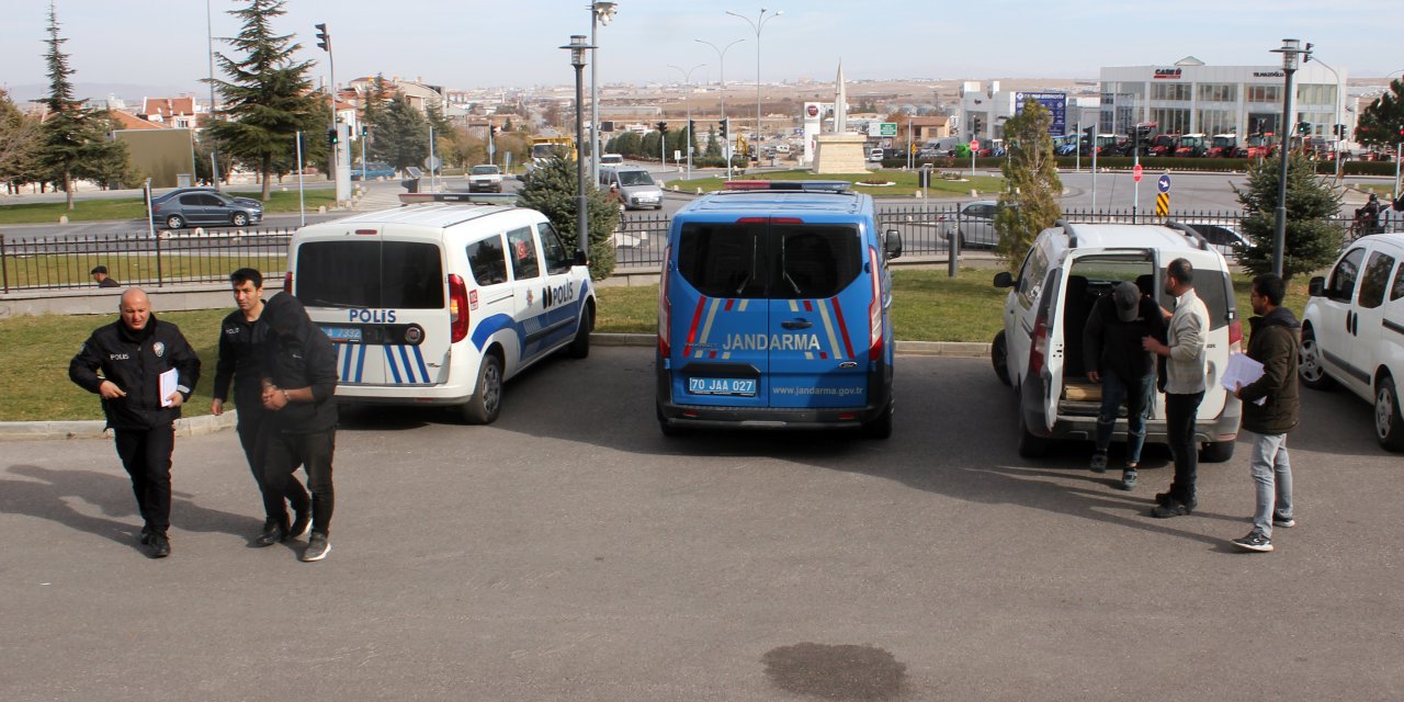 İmamın Namaza Gelen Çocuklara Vereceği Simit Ve Kıyafetleri Çalan 2 Kardeş Tutuklandı