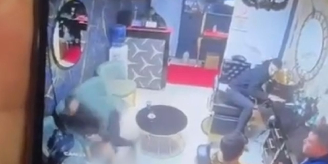 Berberde Sıra Beklerken Husumetlisince Tabancayla Vuruldu; O Anlar Kamerada