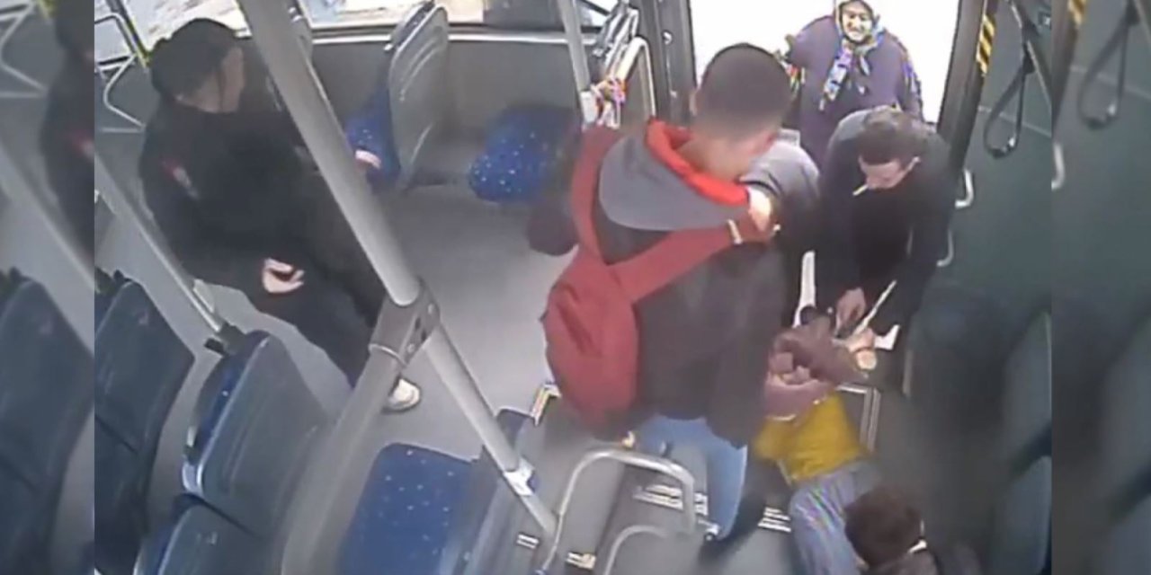 Yol Kenarında Fenalaşan Kadını Hastaneye, Belediye Otobüsünün Şoförü Yetiştirdi