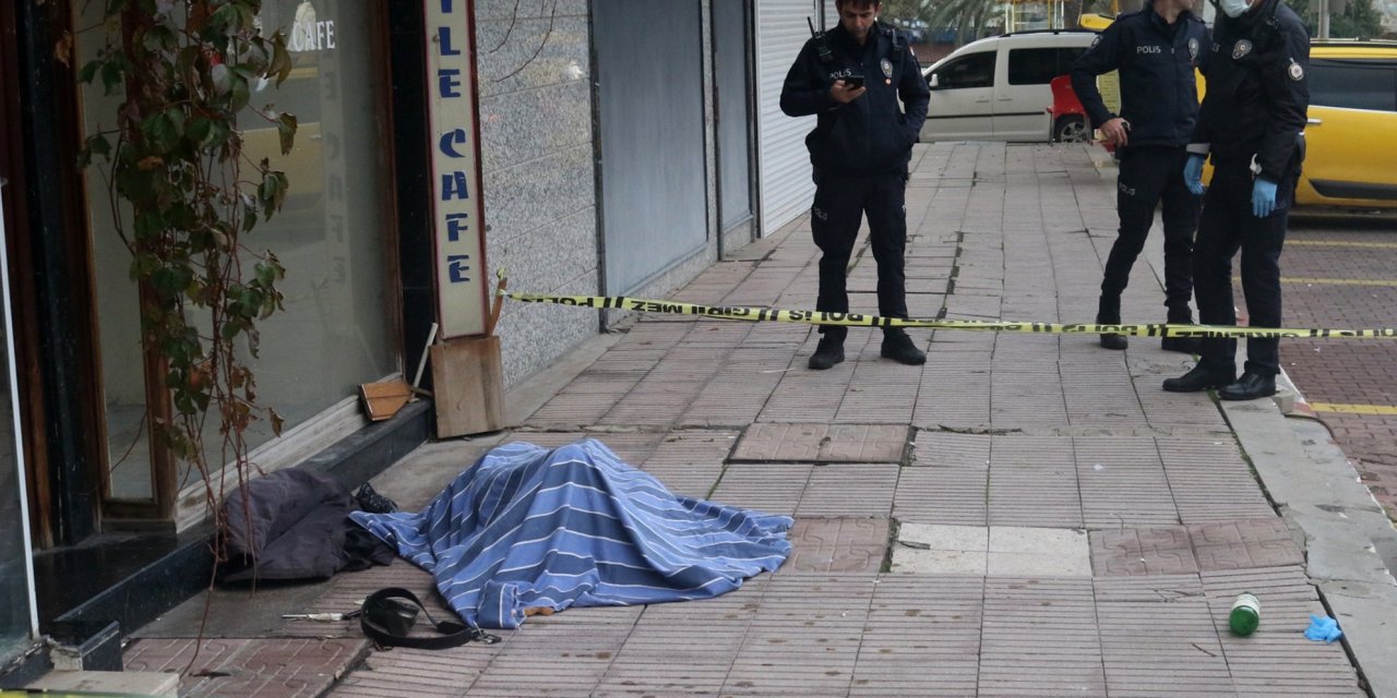 Bekçilerin Hastaneye Gitmesi İçin İkna Edemediği Evsiz, Ölü Bulundu