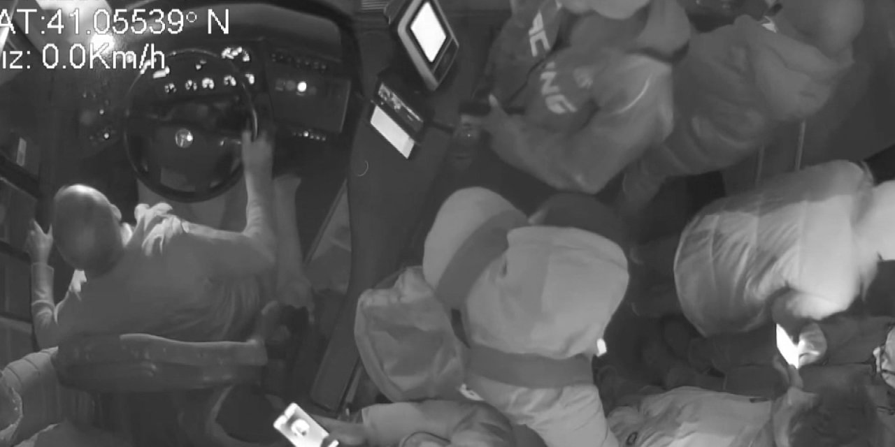 Küçükçekmece'de İett Otobüsünde Uyuyan Çocuğu Ailesi Otobüste Unuttu