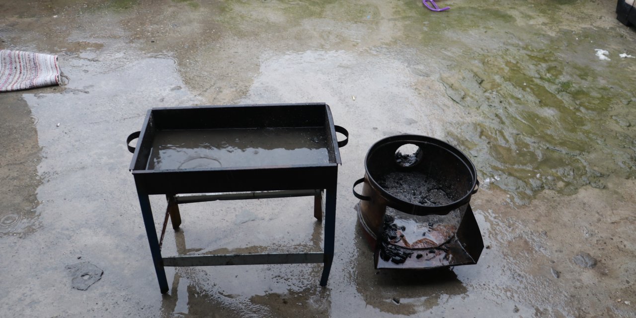 3 Gün Elektrik Kesik Olduğu İçin Mangal Yakmışlar
