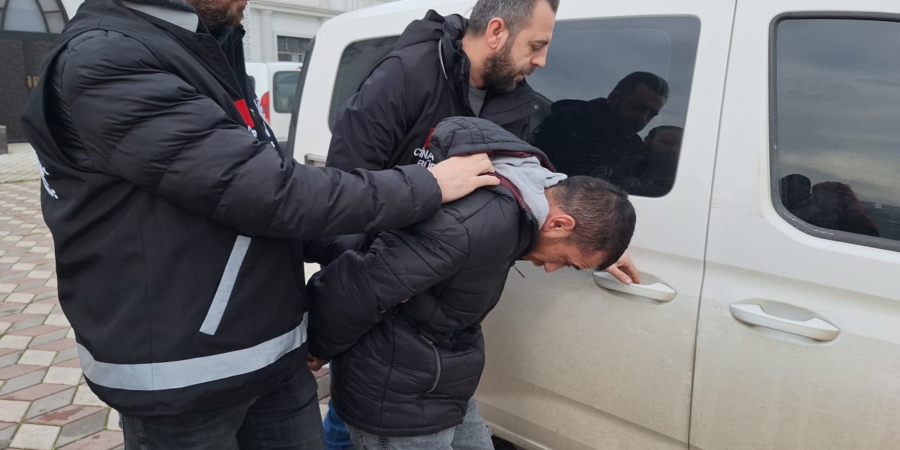 Kocaeli’deki Bıçaklı Kavgada Cinayet Şüphelisi Adliyeye Sevk Edildi