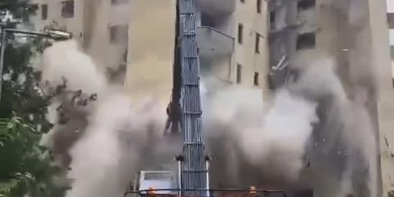 Diyarbakır'da 9 Katlı Bina Yıkılırken Çöktü
