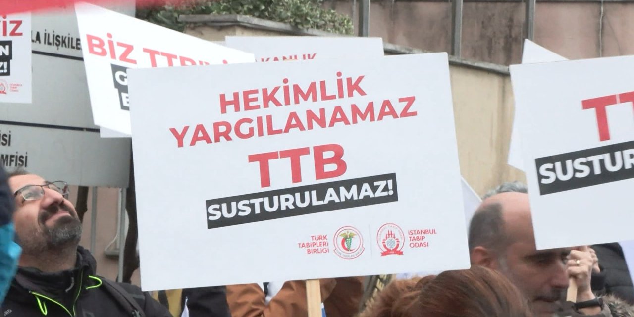 İstanbul Tabip Odası'ndan Çapa Tıp Fakültesi Önünde Basın Açıklaması