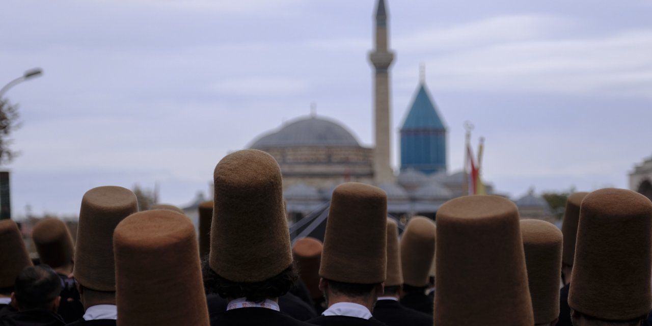Mevlana'yı Anma Törenleri 'Vuslat Vakti' Yürüyüşüyle Başladı