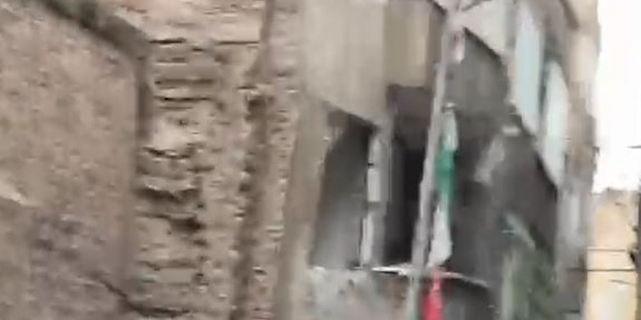 Diyarbakır'da 5 Katlı Ağır Hasarlı Bina Çöktü; Arama Kurtarma Çalışması Başlatıldı (2)