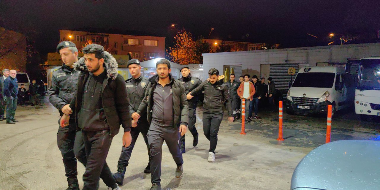 Bursa'da 23 Kaçak Göçmen Yakalandı