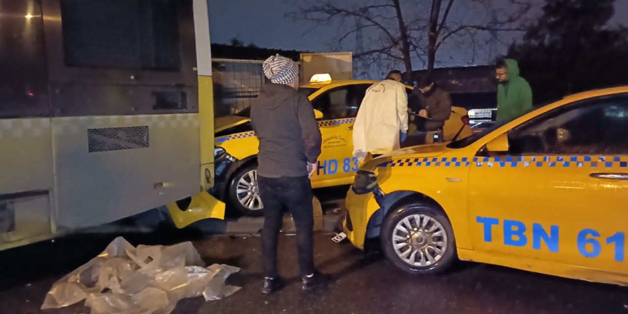 Sultangazi'de Arıza Yapan İett Otobüsü Geri Geri Kaydı; Motoru İnceleyen Şoför Altında Kaldı