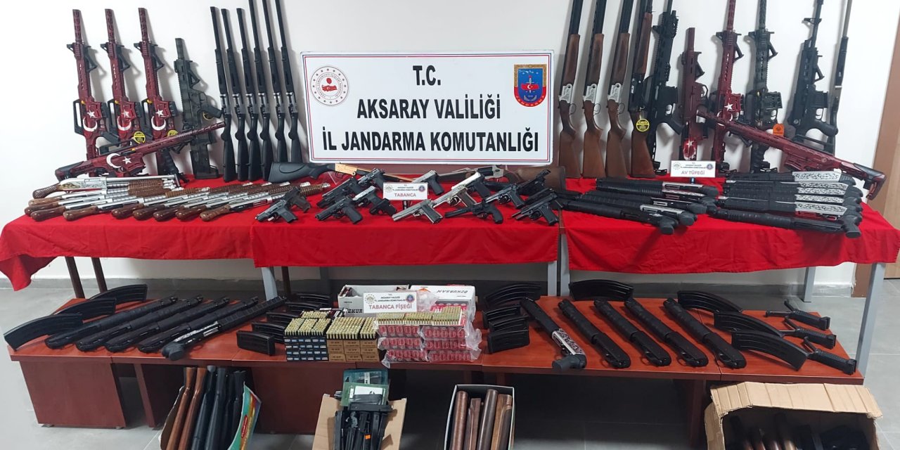 Jandarmanın Baskın Yaptığı Evde Cephanelik Çıktı