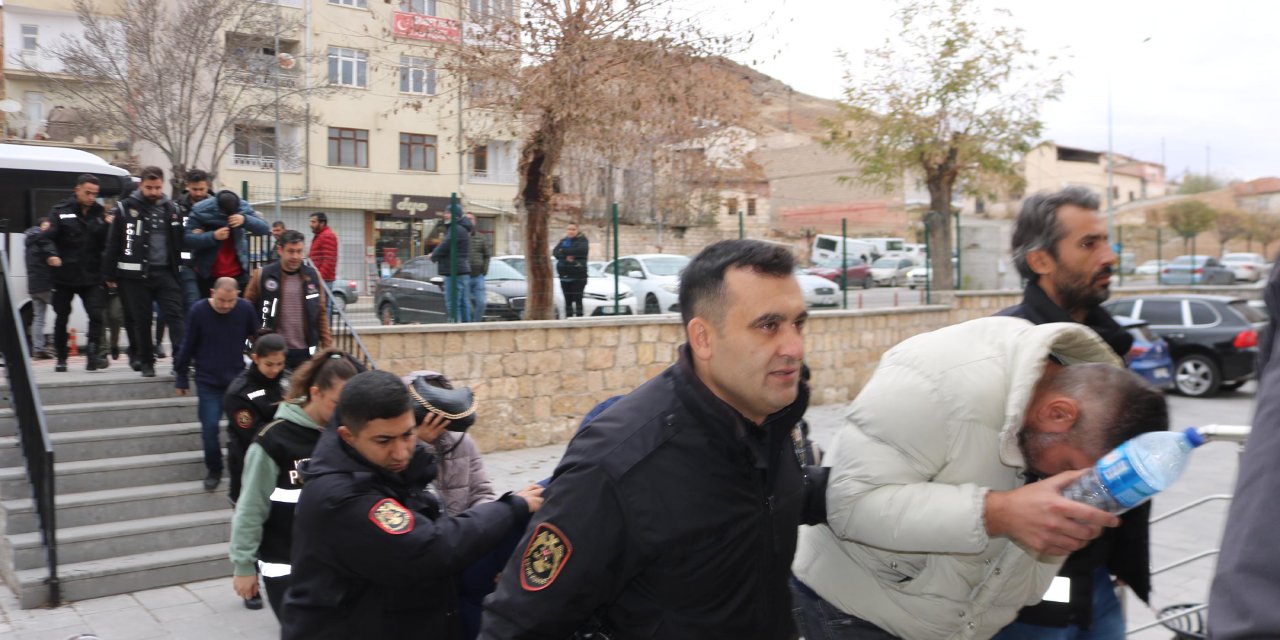Nevşehir Merkezli 76 İlde 'Dolandırıcılık' Ve 'Rüşvet' Operasyonunda 11 Şüpheli Adliyede
