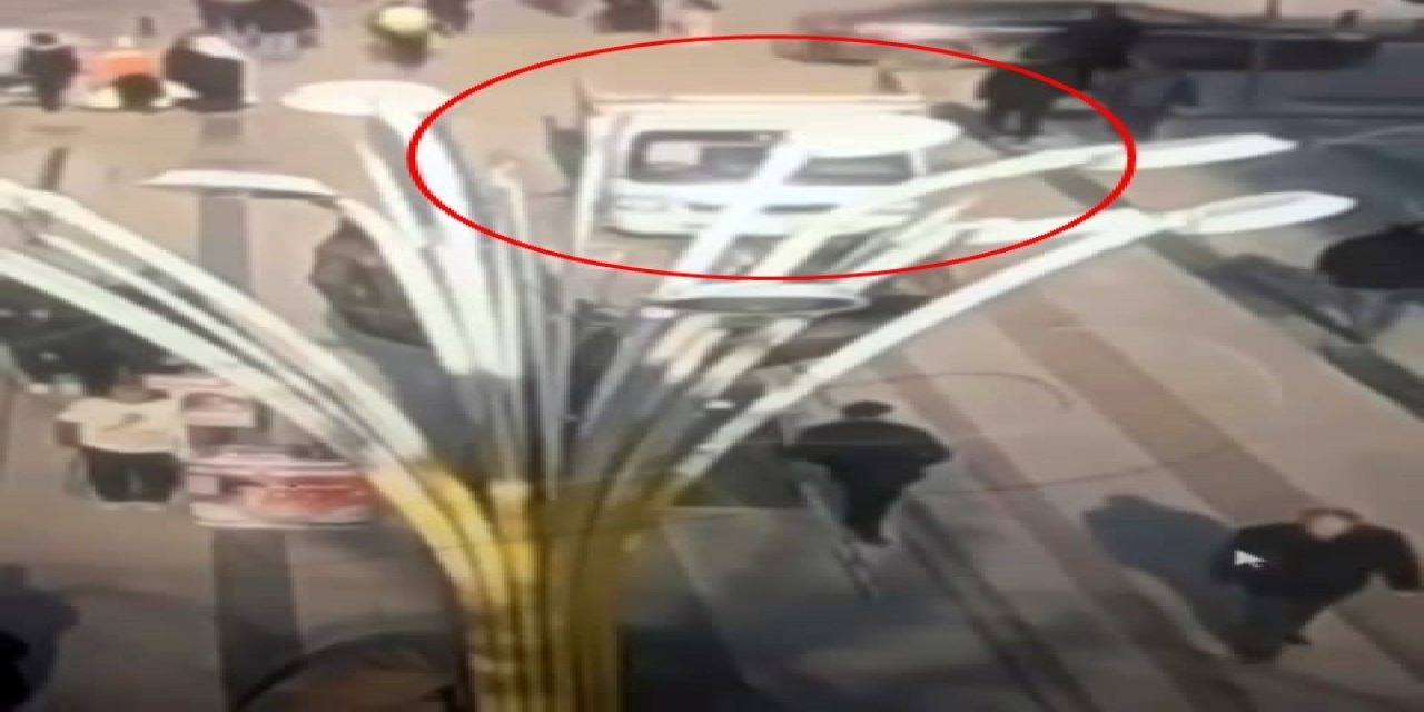 Batman’da Kamyonetin Anıta Çarptığı Kaza Kamerada