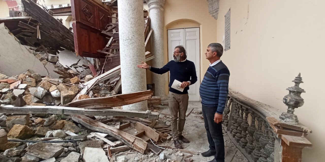 Depremde Yıkılan 165 Yıllık Kilisenin Tarihi Kitap Oldu