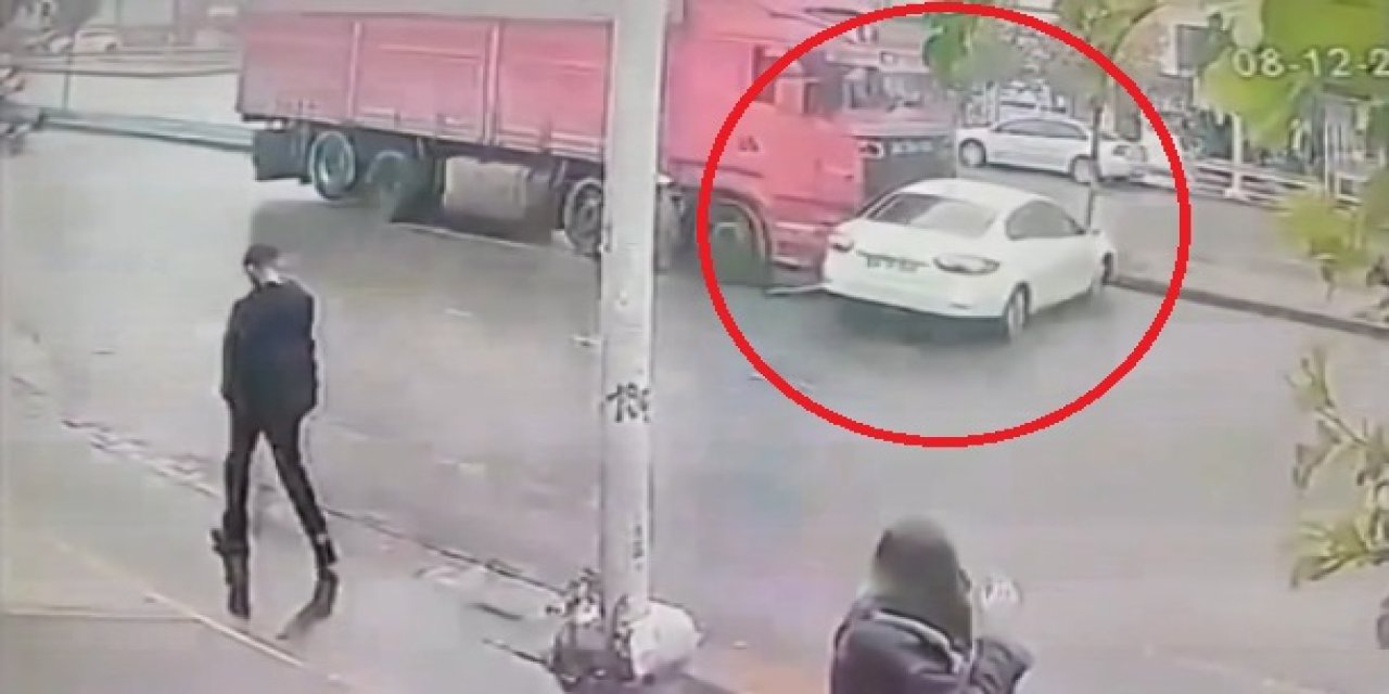 Kamyon, Çarptığı Otomobili Metrelerce Sürükledi