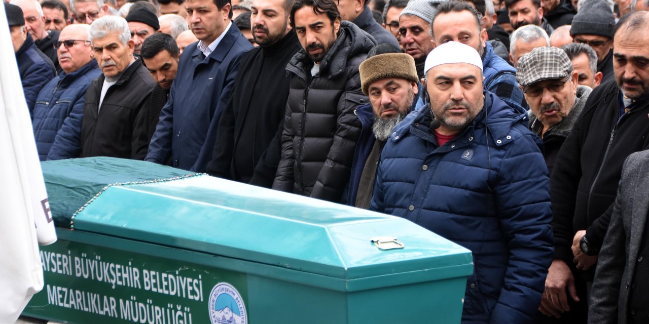 Altaylı Futbolcu İbrahim Öztürk'ün Annesi Son Yolculuğuna Uğurlandı