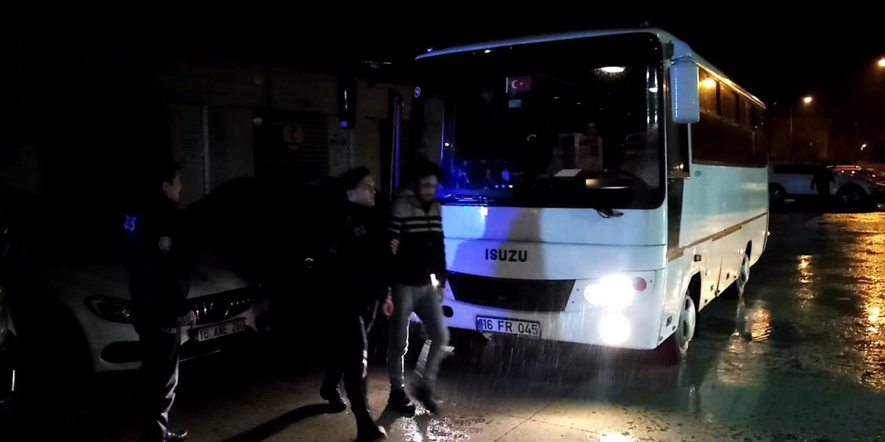 Bursa'da 17 Kaçak Göçmen Yakalandı