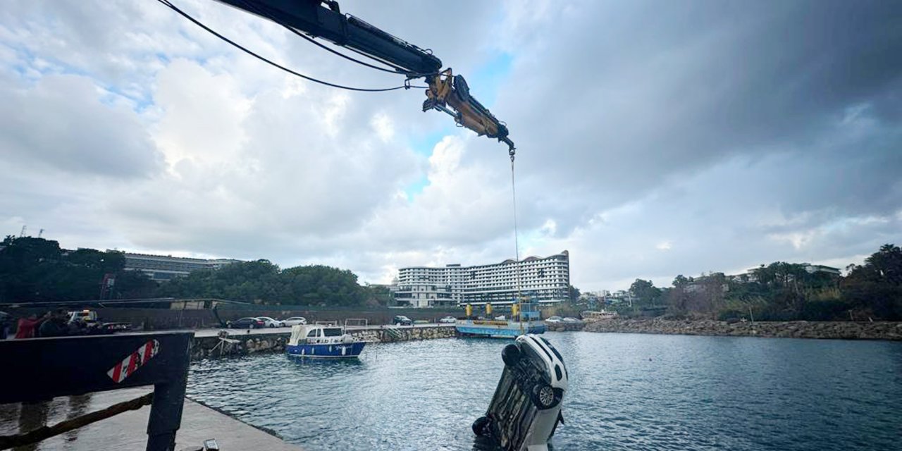 Denize Düşen Otomobildeki 2 Kişi Öldü