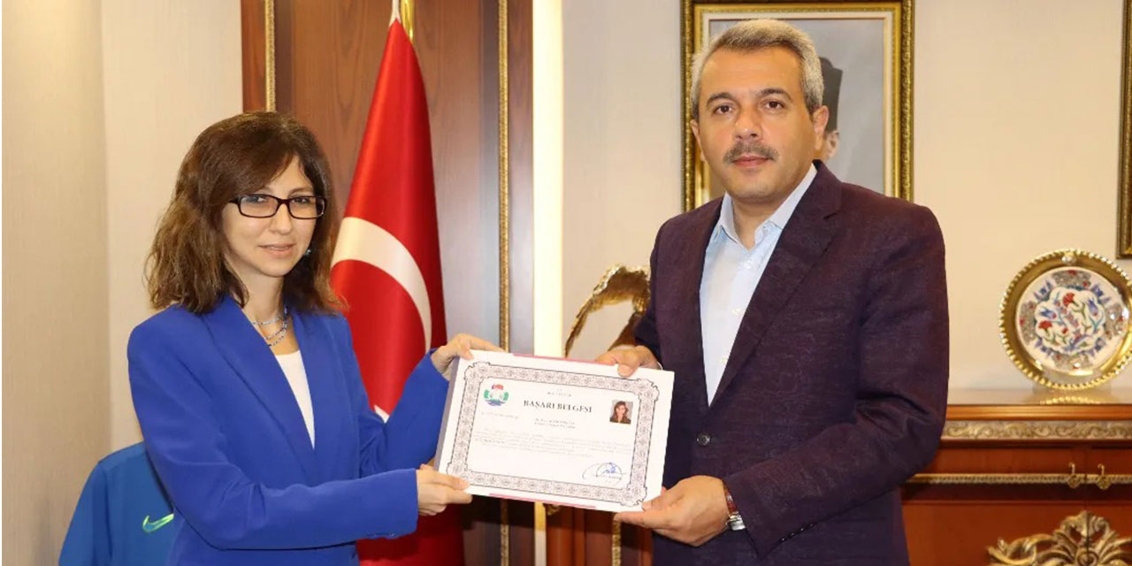 Rize Valisi Baydaş’tan Düzce’ye Atanan Alemdaroğlu’na Başarı Belgesi