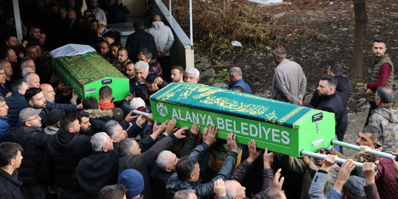 Yaya Geçidinde Cipin Çarptığı Anne Ve Kucağındaki 2 Yaşındaki Oğlu Öldü (2)