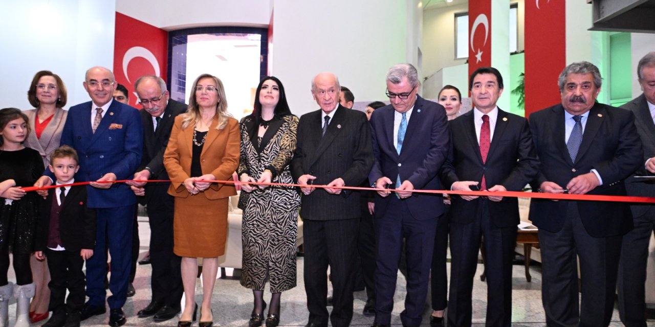 Bahçeli, Kara Kalem Resim Sergisine Katıldı