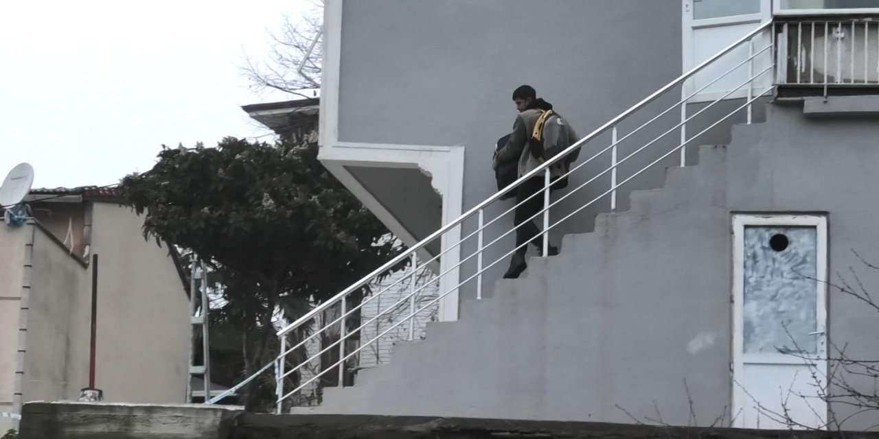 İstanbul- (Geniş Haber) Sarıyer'de İstinat Duvarı Çöktü; 4 Araç Hasar Gördü