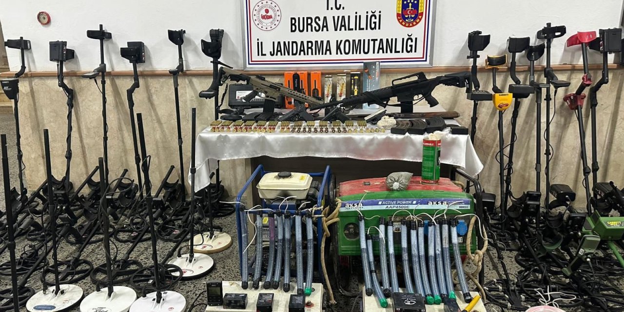 Tarihi Eser Kaçakçısı Baba- Oğul- Torun Yakalandı; 46 Sikke Ele Geçirildi