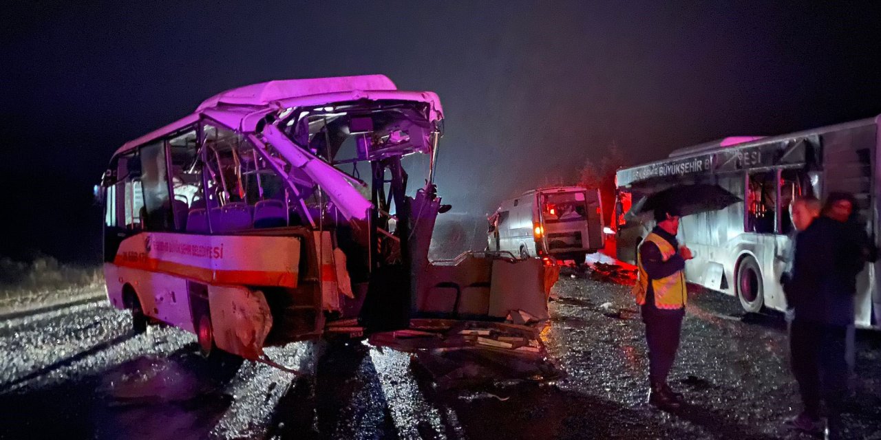 Eskişehir’de İki Otobüs Ve Karavan Çarpıştı; 2’si Ağır 14 Yaralı