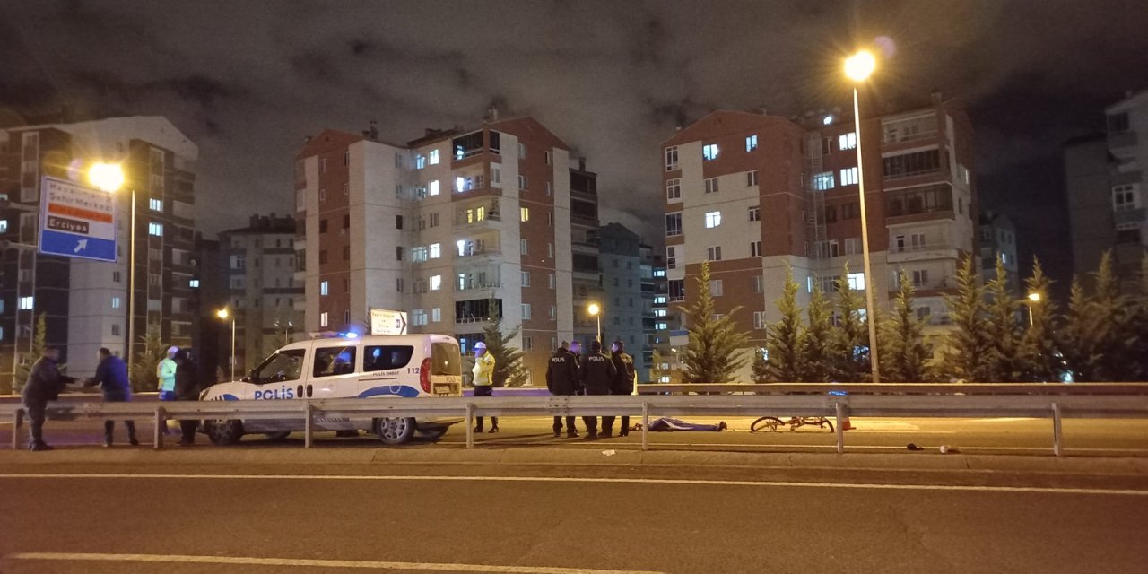 Kayseri'de, Otomobilin Çarptığı Bisikletli Öldü